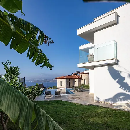 Villa Panoramic Retro